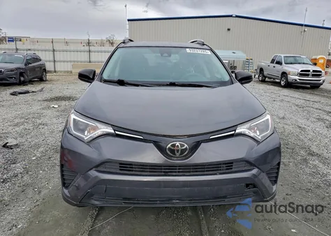 2018 Toyota Rav4 Le z USA, uszkodzony, nr VIN JTMZFREV2JJ731989